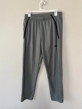 Nike men’s athletic pans size medium